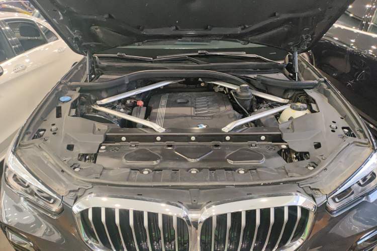 Used BMW X5 2021 Restyled xDrive40i M Sport Package Engine Bay