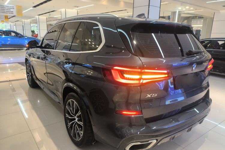 Used BMW X5 2021 xDrive30i M Sport Package Exterior 2