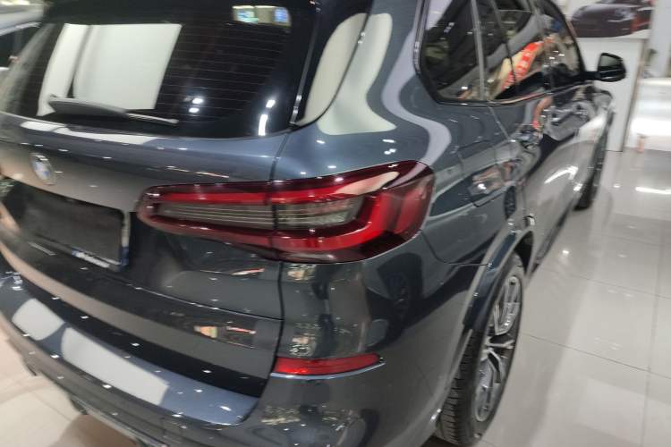 Used BMW X5 2021 xDrive30i M Sport Package Exterior 3