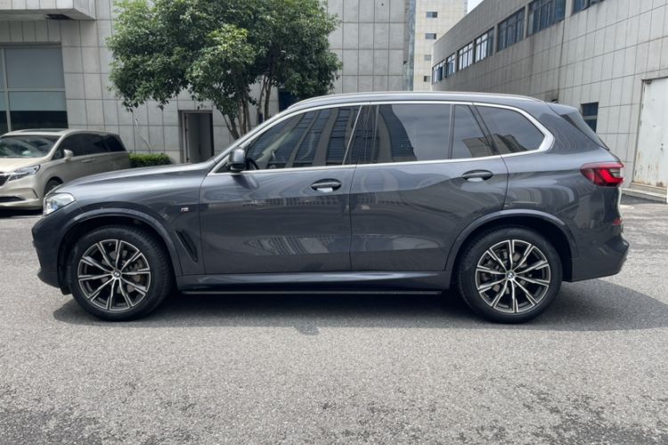 Used BMW X5 2021 xDrive30i M Sport Package Exterior 3