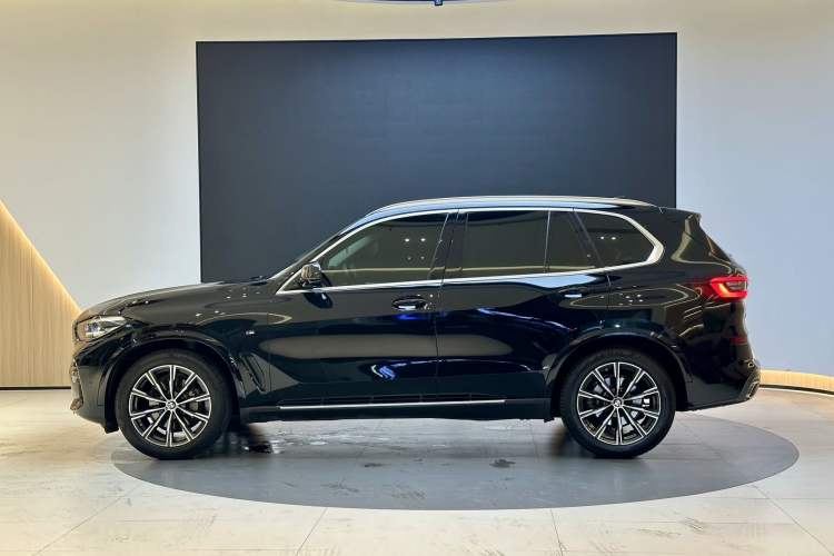 Used BMW X5 2021 xDrive30i M Sport Package Exterior 4