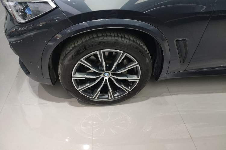 Used BMW X5 2021 xDrive30i M Sport Package Exterior 4
