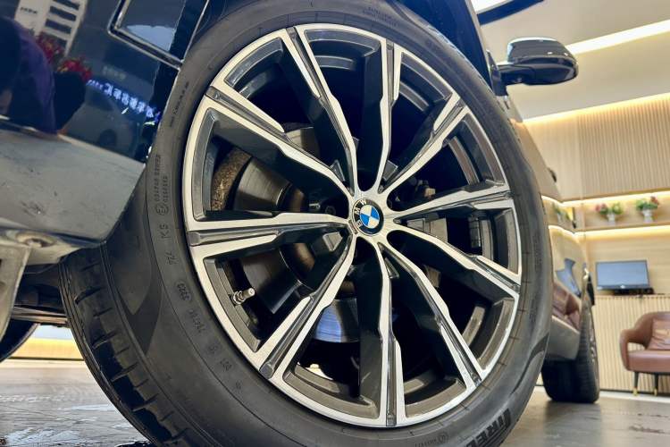 Used BMW X5 2021 xDrive30i M Sport Package Exterior 6