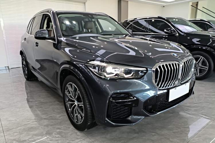 Used BMW X5 2021 Restyled xDrive30i M Sport Package Front Right 45 Deg