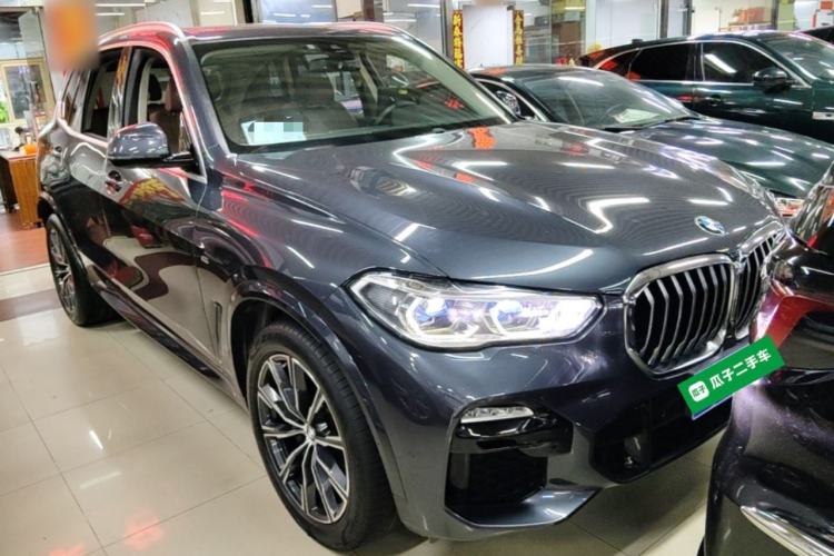 Used BMW X5 2021 xDrive40i M Sport Package Front Right 45 Deg