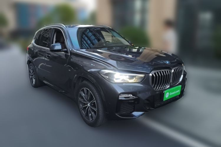 Used BMW X5 2021 xDrive30i M Sport Package Front Right 45 Deg