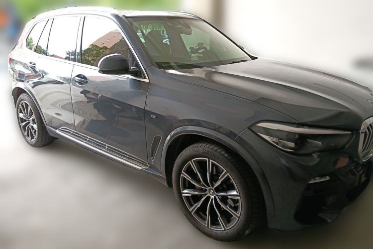 Used BMW X5 2021 xDrive30i M Sport Package Front Right 45 Deg