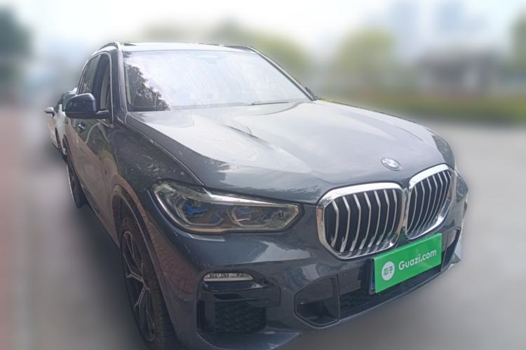Used BMW X5 2021 xDrive40i Luxury Model with M Sport Package Front Right 45 Deg