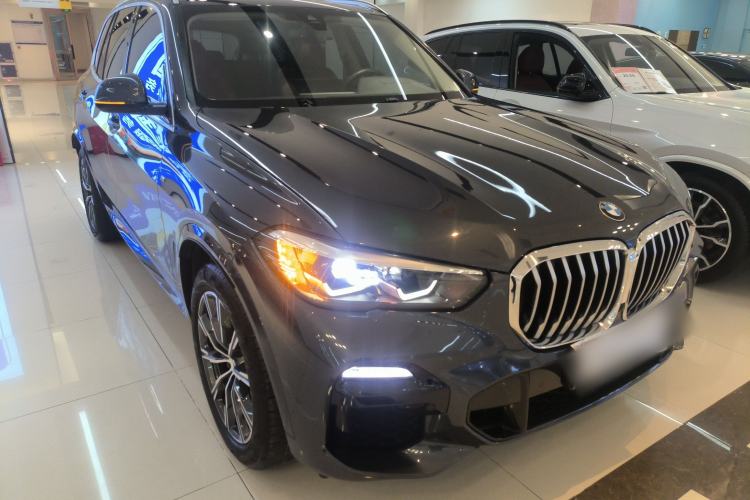 Used BMW X5 2021 xDrive30i M Sport Package Front Right 45 Deg