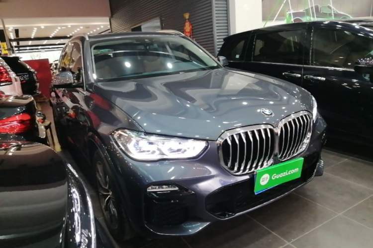 Used BMW X5 2021 xDrive30i M Sport Package Front Right 45 Deg