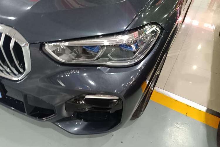 Used BMW X5 2021 xDrive40i Luxury Model with M Sport Package Left Front Headlight