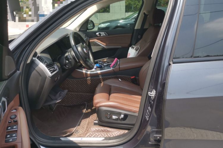 Used BMW X5 2021 xDrive40i Luxury Model with M Sport Package Left Front Seat