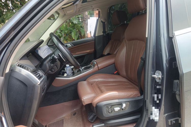 Used BMW X5 2021 xDrive40i Luxury Model with M Sport Package Left Front Seat
