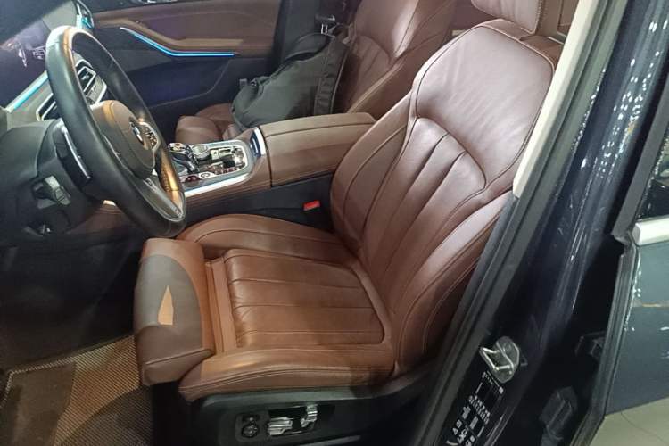 Used BMW X5 2021 xDrive40i Luxury Model with M Sport Package Left Front Seat