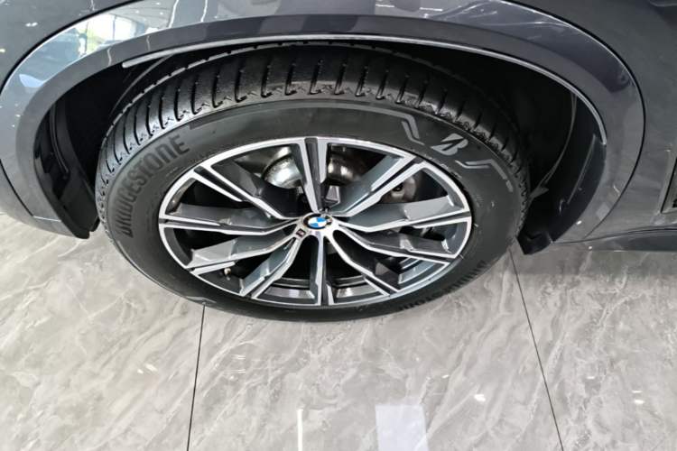 Used BMW X5 2021 Restyled xDrive30i M Sport Package Left Front Wheel Hub