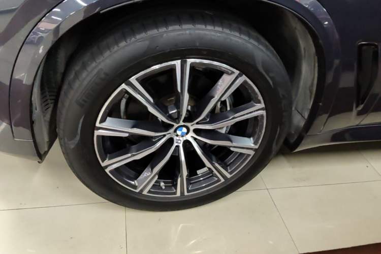 Used BMW X5 2021 xDrive40i M Sport Package Left Front Wheel Hub