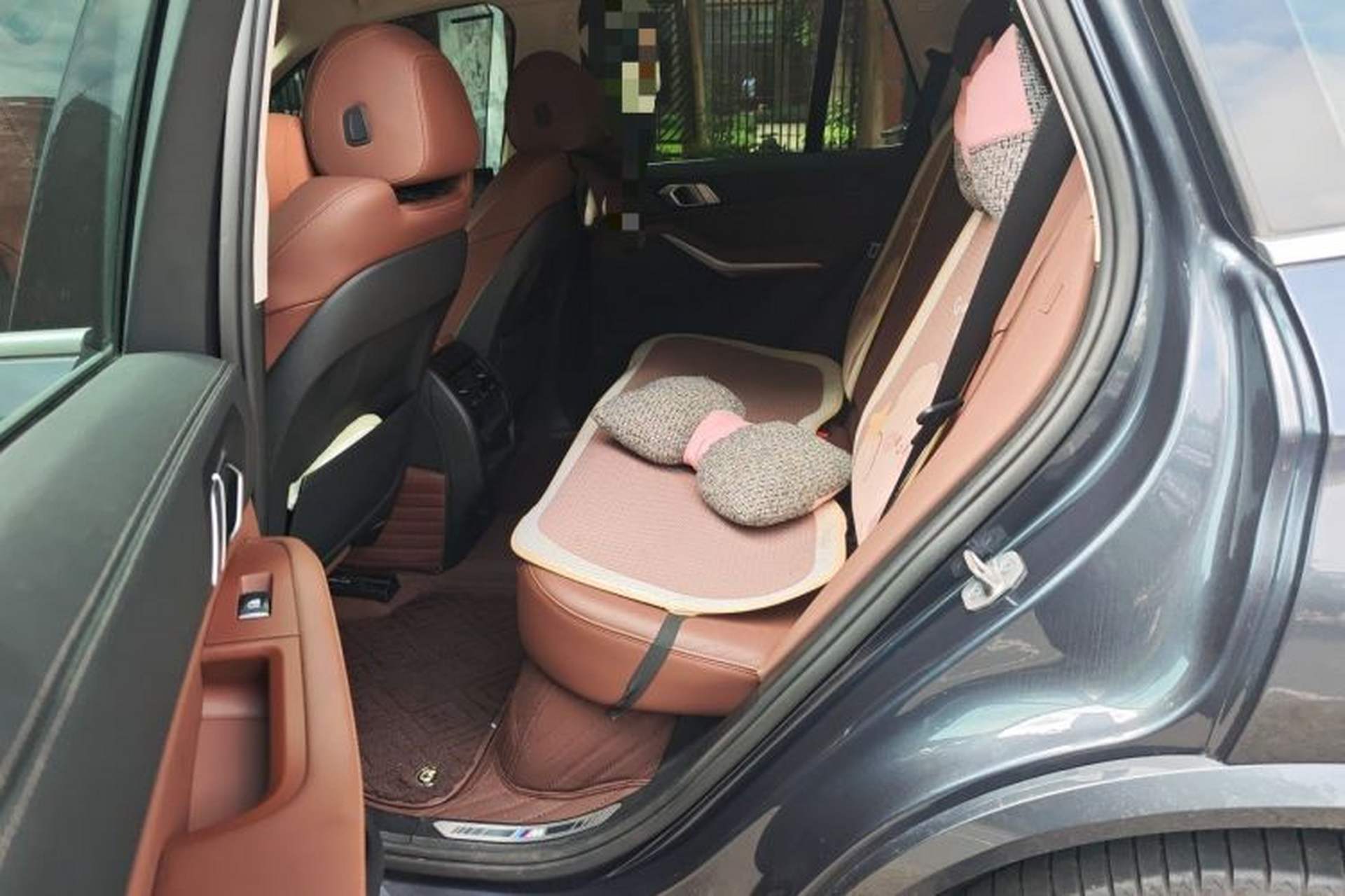 Used BMW X5 2021 xDrive30i M Sport Package Left Rear Seat