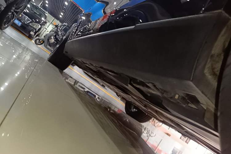 Used BMW X5 2021 xDrive40i Luxury Model with M Sport Package Left Side Sill