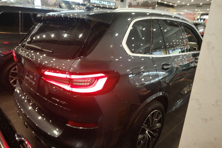 Used BMW X5 2021 Restyled xDrive40i M Sport Package Rear Right 45 Deg