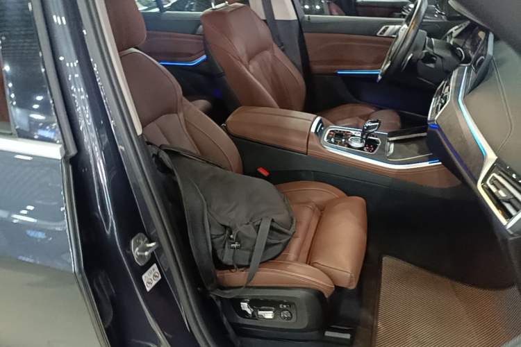 Used BMW X5 2021 xDrive40i Luxury Model with M Sport Package Right Front Seat