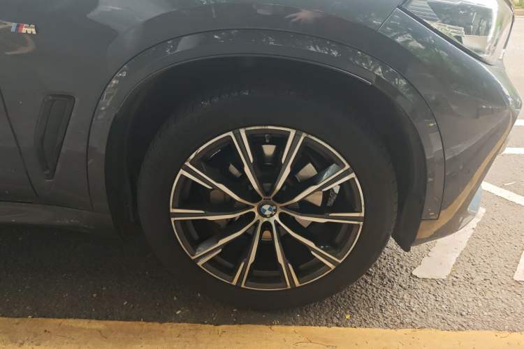Used BMW X5 2021 xDrive30i M Sport Package Right Front Wheel Hub