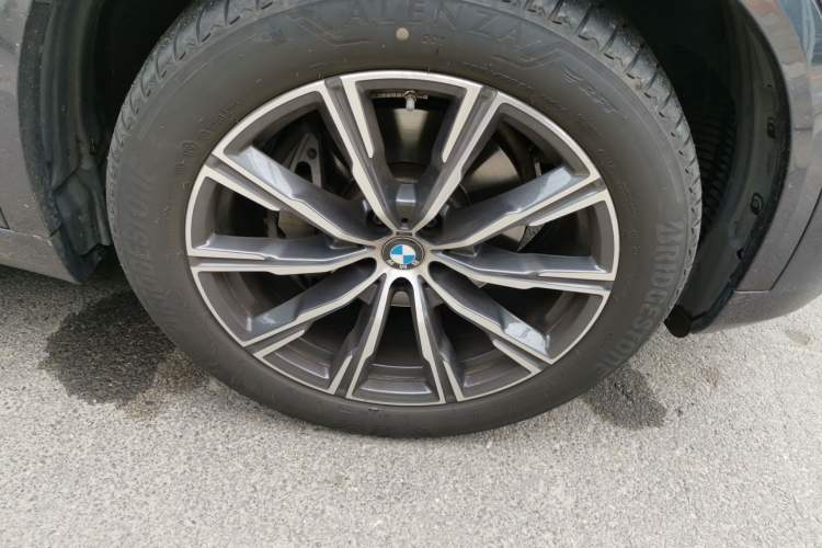 Used BMW X5 2021 xDrive40i M Sport Package Right Front Wheel Hub