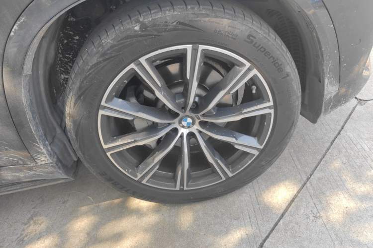 Used BMW X5 2021 xDrive30i M Sport Package Right Front Wheel Hub