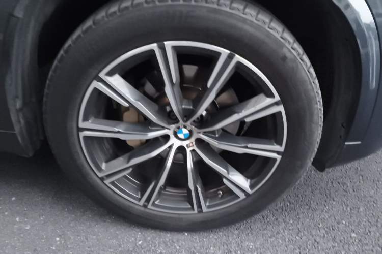 Used BMW X5 2021 xDrive30i M Sport Package Right Front Wheel Hub