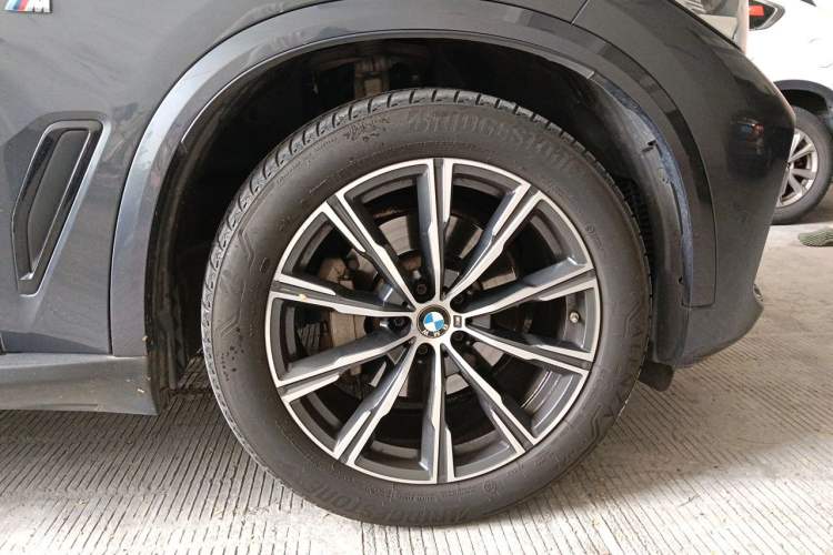 Used BMW X5 2021 xDrive30i M Sport Package Right Front Wheel Hub