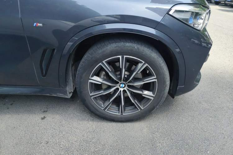 Used BMW X5 2021 xDrive30i M Sport Package Right Front Wheel Hub