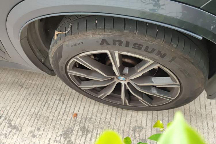 Used BMW X5 2021 xDrive30i M Sport Package Right Front Wheel Hub