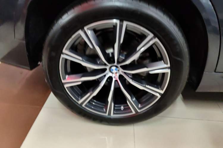 Used BMW X5 2021 xDrive40i M Sport Package Right Rear Wheel Hub