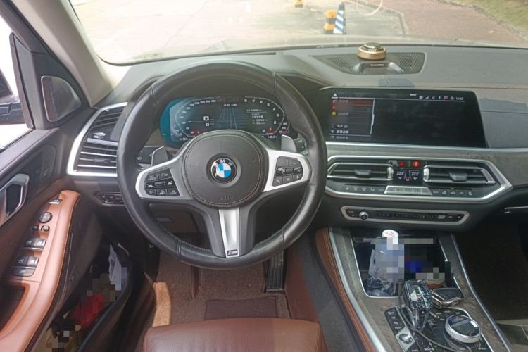 Used BMW X5 2021 xDrive40i Luxury Model with M Sport Package Steering Wheel