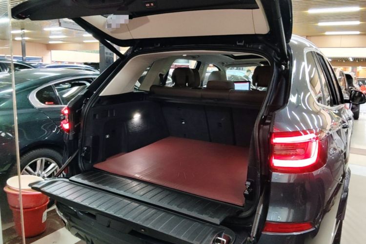 Used BMW X5 2021 xDrive40i M Sport Package Trunk