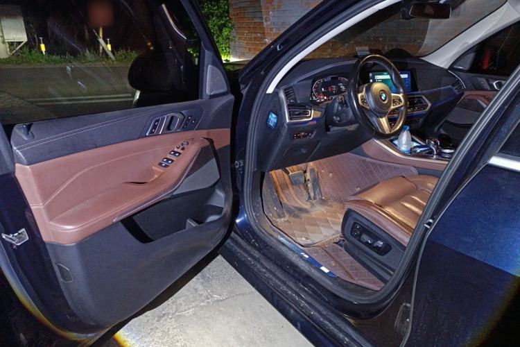 Used BMW X5 2021 xDrive40i Luxury Model with M Sport Package Driver Seat