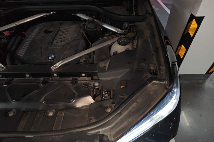 Used BMW X5 2021 Restyled xDrive40i Luxury Version M Sport Package Engine Bay Left