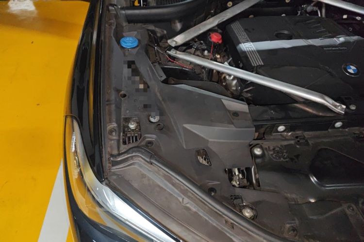Used BMW X5 2021 xDrive30i M Sport Package Engine Bay Right