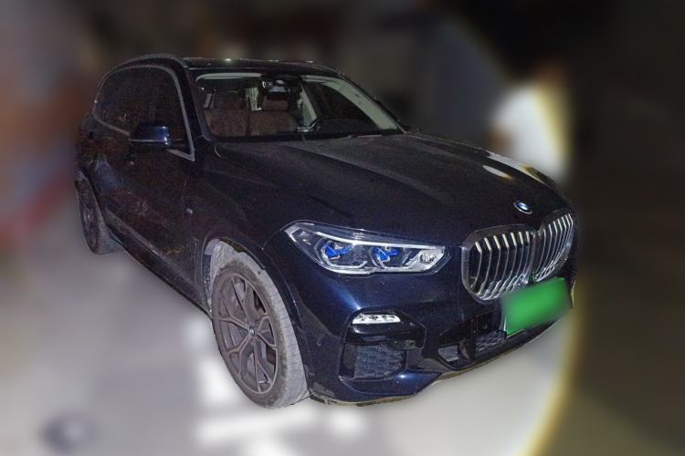 Used BMW X5 2021 xDrive40i Luxury Model with M Sport Package Front Right 45 Deg