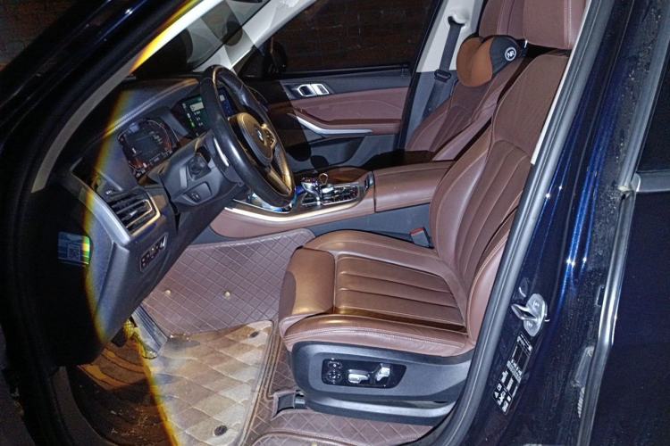 Used BMW X5 2021 xDrive40i Luxury Model with M Sport Package Left Front Seat