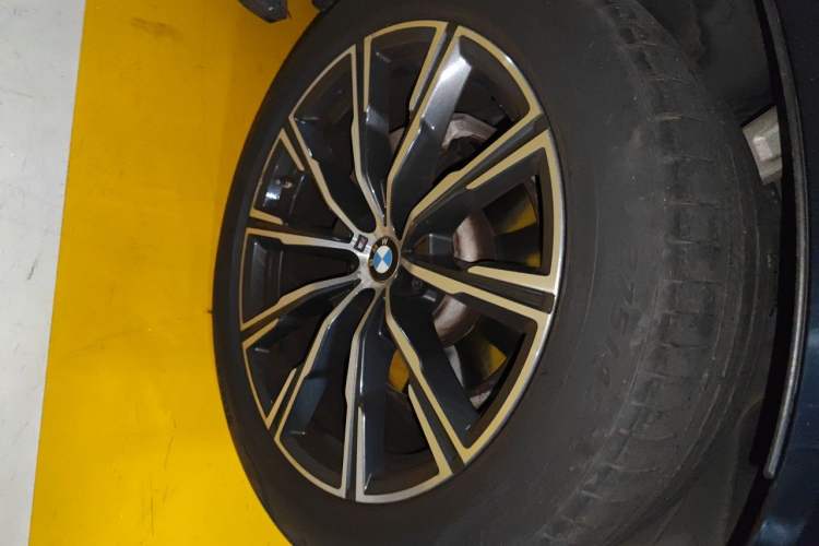 Used BMW X5 2021 xDrive30i M Sport Package Right Front Wheel Hub