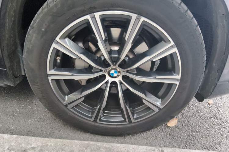 Used BMW X5 2021 xDrive30i M Sport Package Right Front Wheel Hub