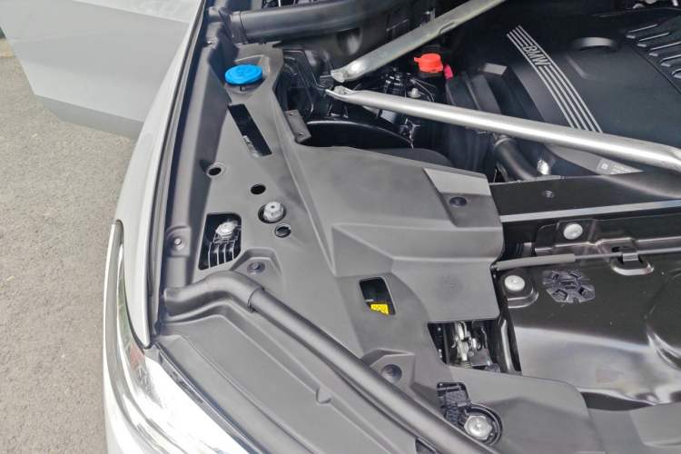 Used BMW X5 2021 Restyled xDrive40i M Sport Package Engine Bay Right