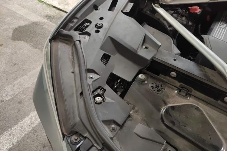 Used BMW X5 2021 Restyled xDrive30i M Sport Package Engine Bay Right