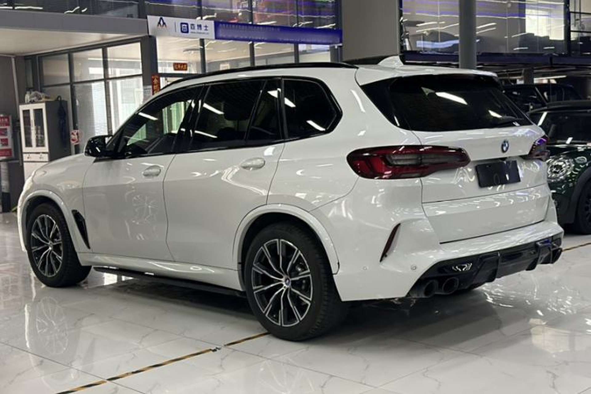 Used BMW X5 2021 xDrive30i M Sport Package Exterior 1