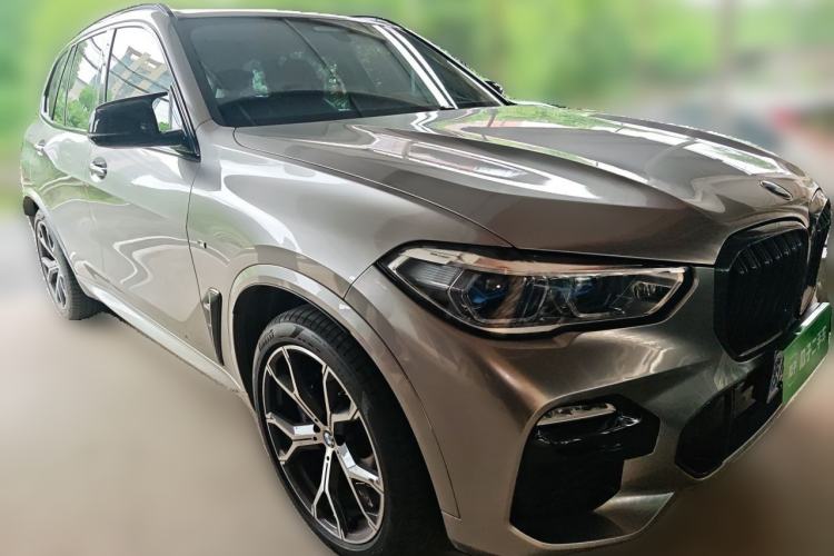 Used BMW X5 2021 xDrive40i Luxury Model with M Sport Package Front Right 45 Deg