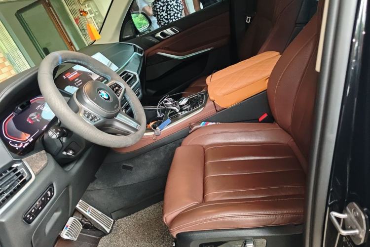 Used BMW X5 2021 xDrive40i Luxury Model with M Sport Package Left Front Seat