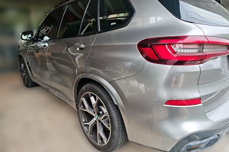 Used BMW X5 2021 xDrive40i Luxury Model with M Sport Package Rear Left 45 Deg