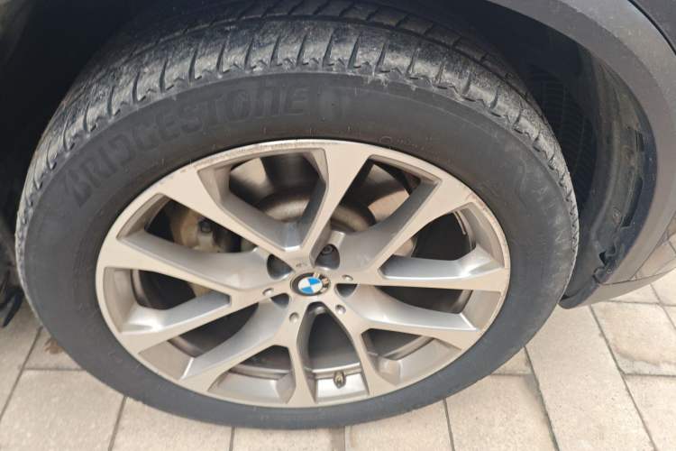 Used BMW X5 2021 xDrive30i X Design Package Right Front Wheel Hub