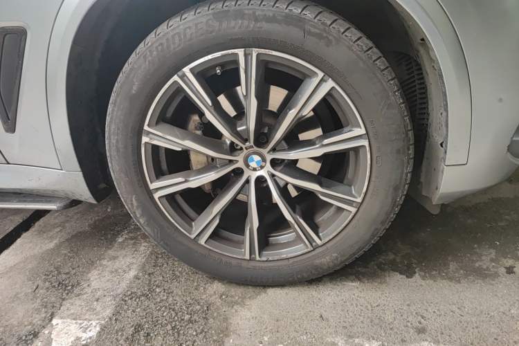 Used BMW X5 2021 Restyled xDrive30i M Sport Package Right Front Wheel Hub
