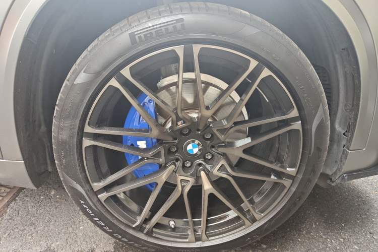 Used BMW X5 2021 xDrive40i M Sport Package Right Front Wheel Hub